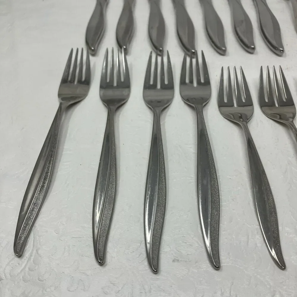Oneida Oneidacraft Textura Flatware 20 pc Lot Forks Spoons Knives Stainless